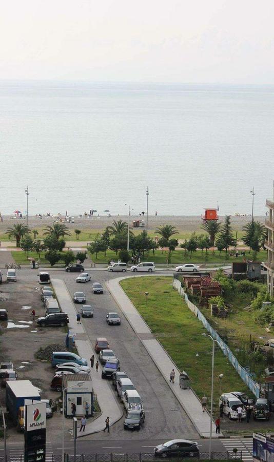 Flat Near The Mcdonald'S Apartment Batumi Bagian luar foto